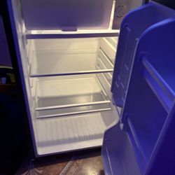 Magic Chef Mini Fridge 