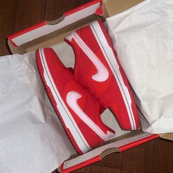 Nike Dunk Low Valentine GS Size 6Y/7.5W