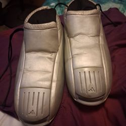 Vintage 2001 Kobe Bryant to metallic Adidas shoes