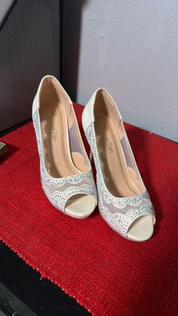 New size 7 Dream Pairs Divine heels