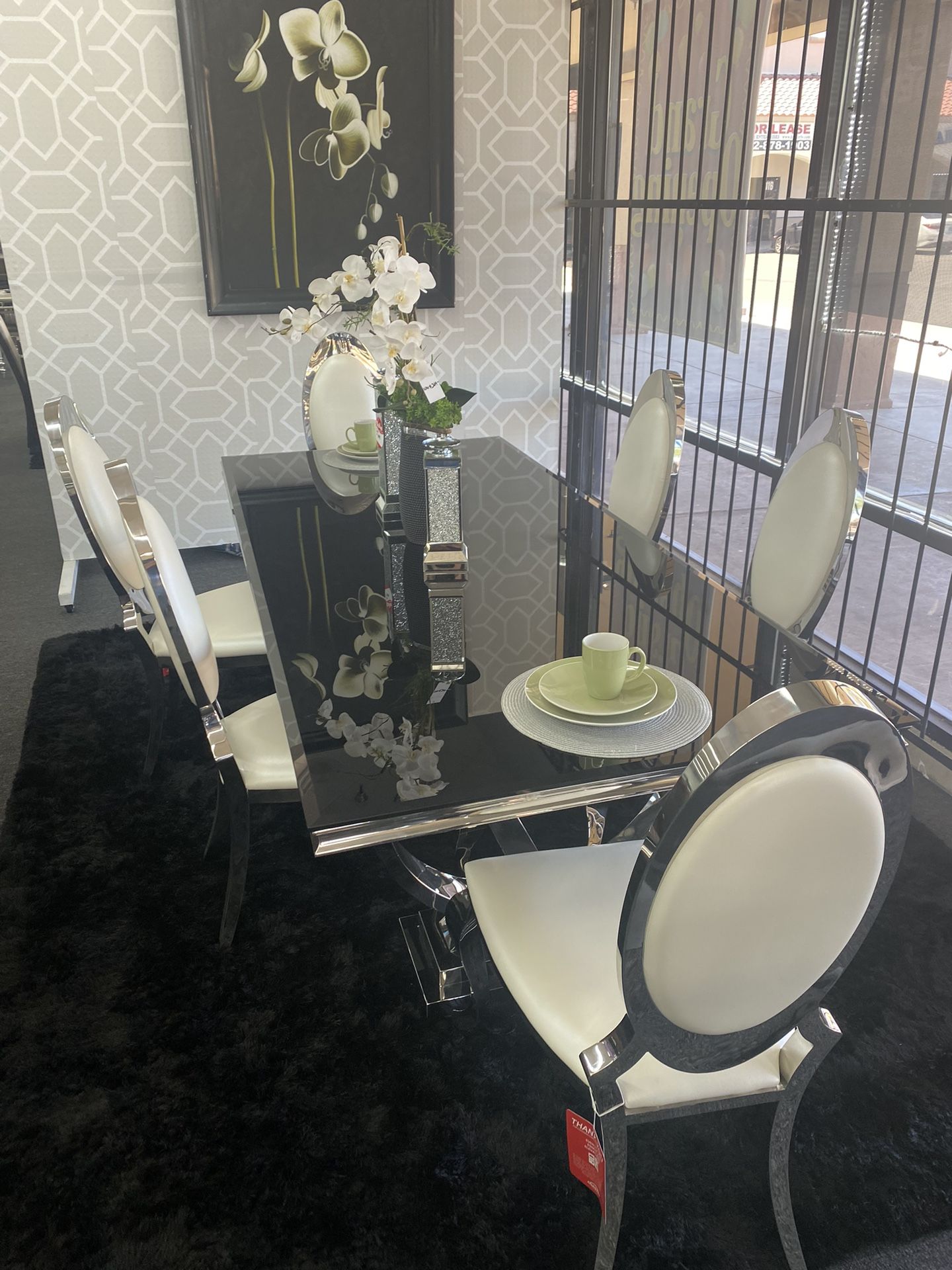 Modern Best Looking Dining Set On OFFERUP Free Delivery