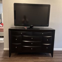 Dresser And 55’ $200 Total 