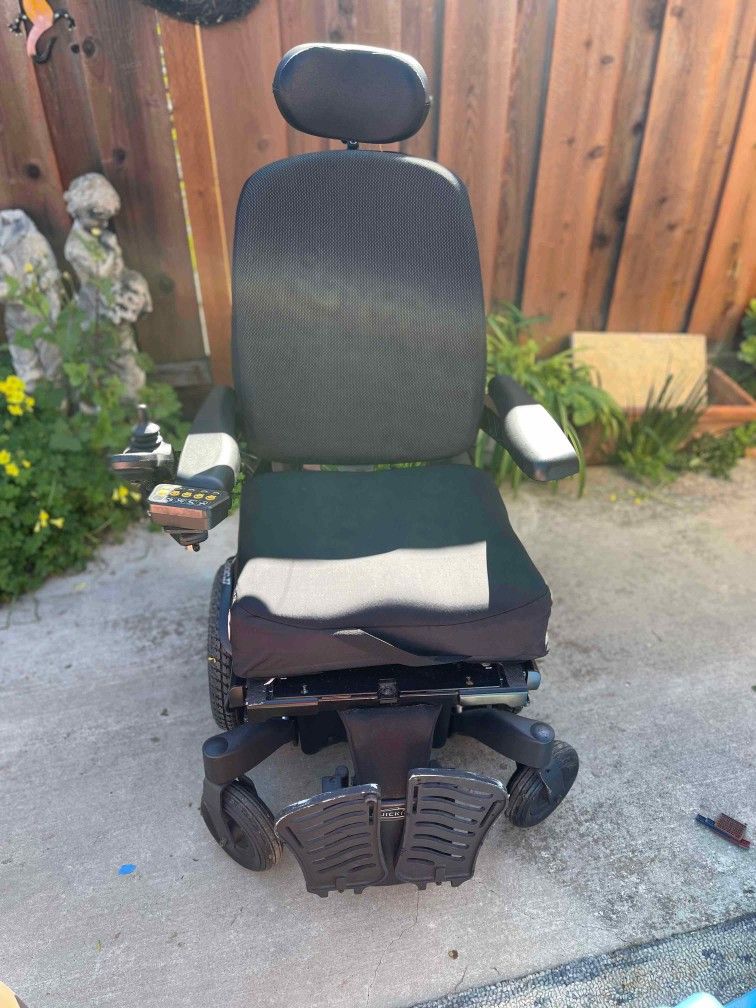 Quickie Q500 M Power Chair with SEDEO PRO Seating Base