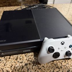 Xbox One (with Controller)