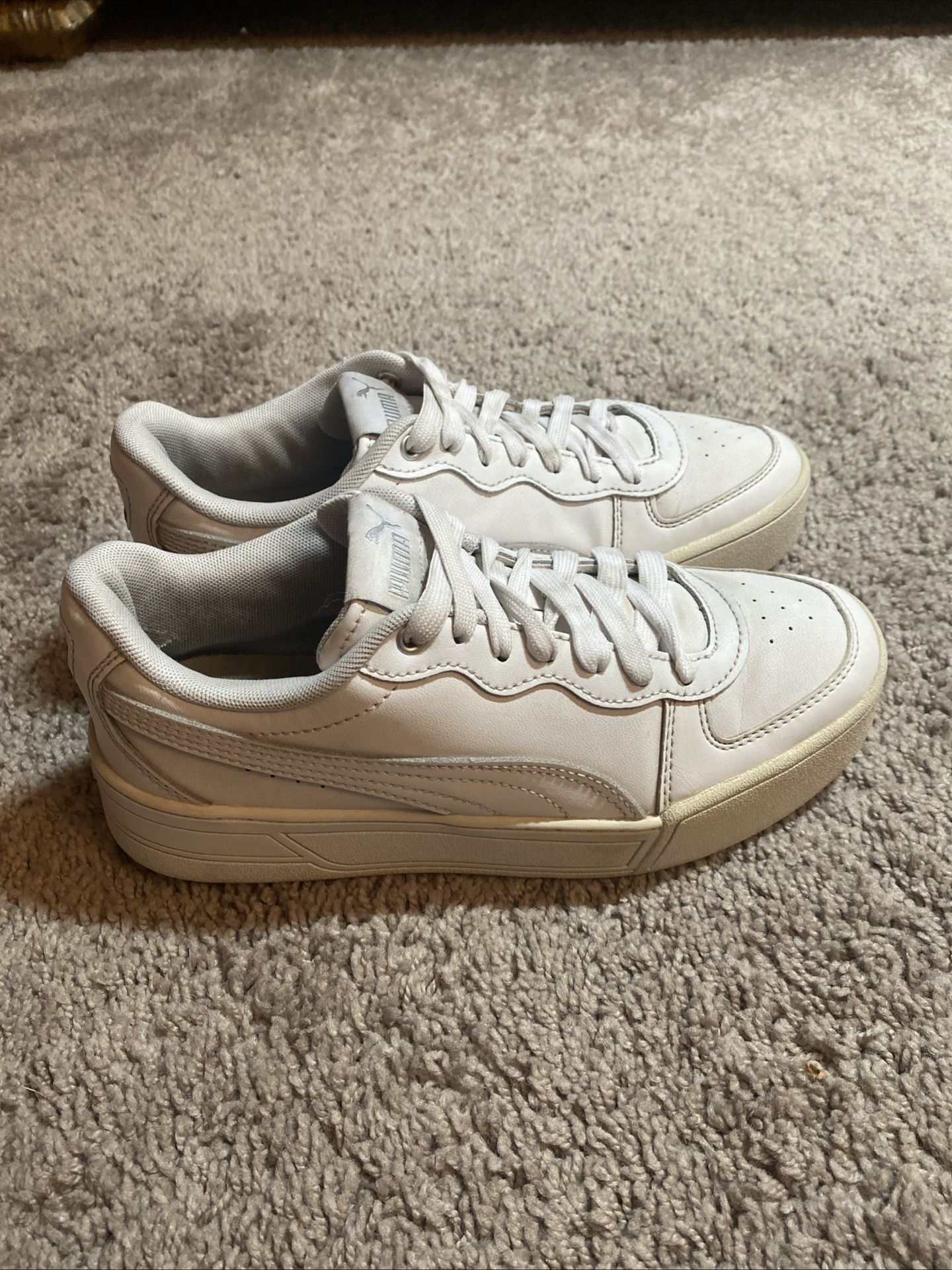 White Puma Sneakers Size 6 Women’s