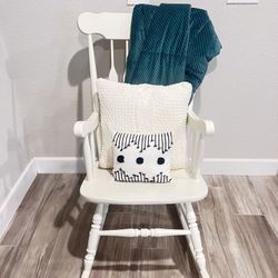 WHITE WOODEN ROCKING CHAIR