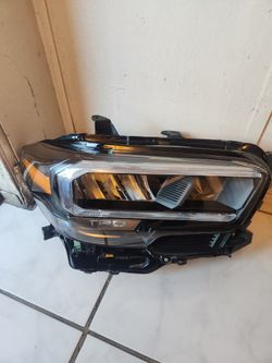 Toyota tacom rh headlight