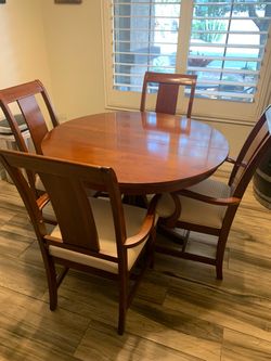 Ethan Allen Round Wood ( Cherry) Dining Table with 4 Chairs