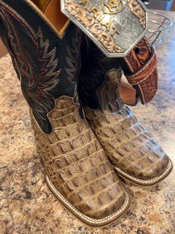 Boots and belt Cavenders