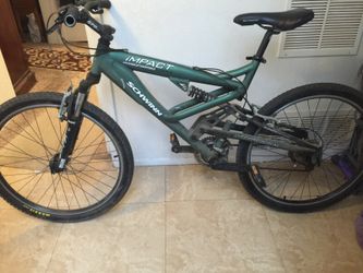 Schwinn Impact purchases Hydroformed Aluminum Maxxis Tires
