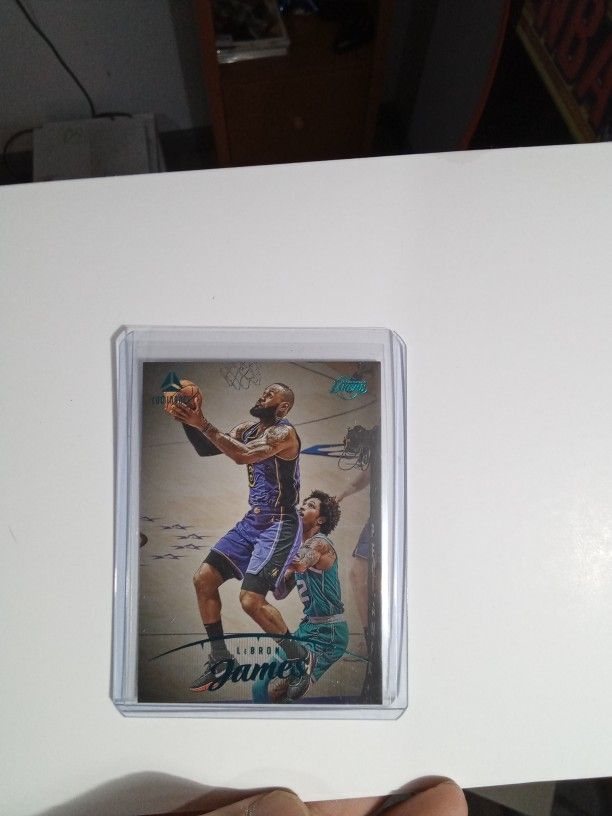 LeBron James Luminance (Blue Parallel) Card #153