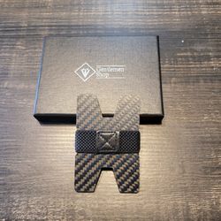 Modern design wallet. New in box. High quality thick Carbon fiber. Minimalist wallet.
