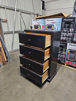 Dresser