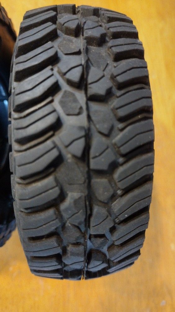 1.9 Crawler Beadlock Wheel And Tire Combo