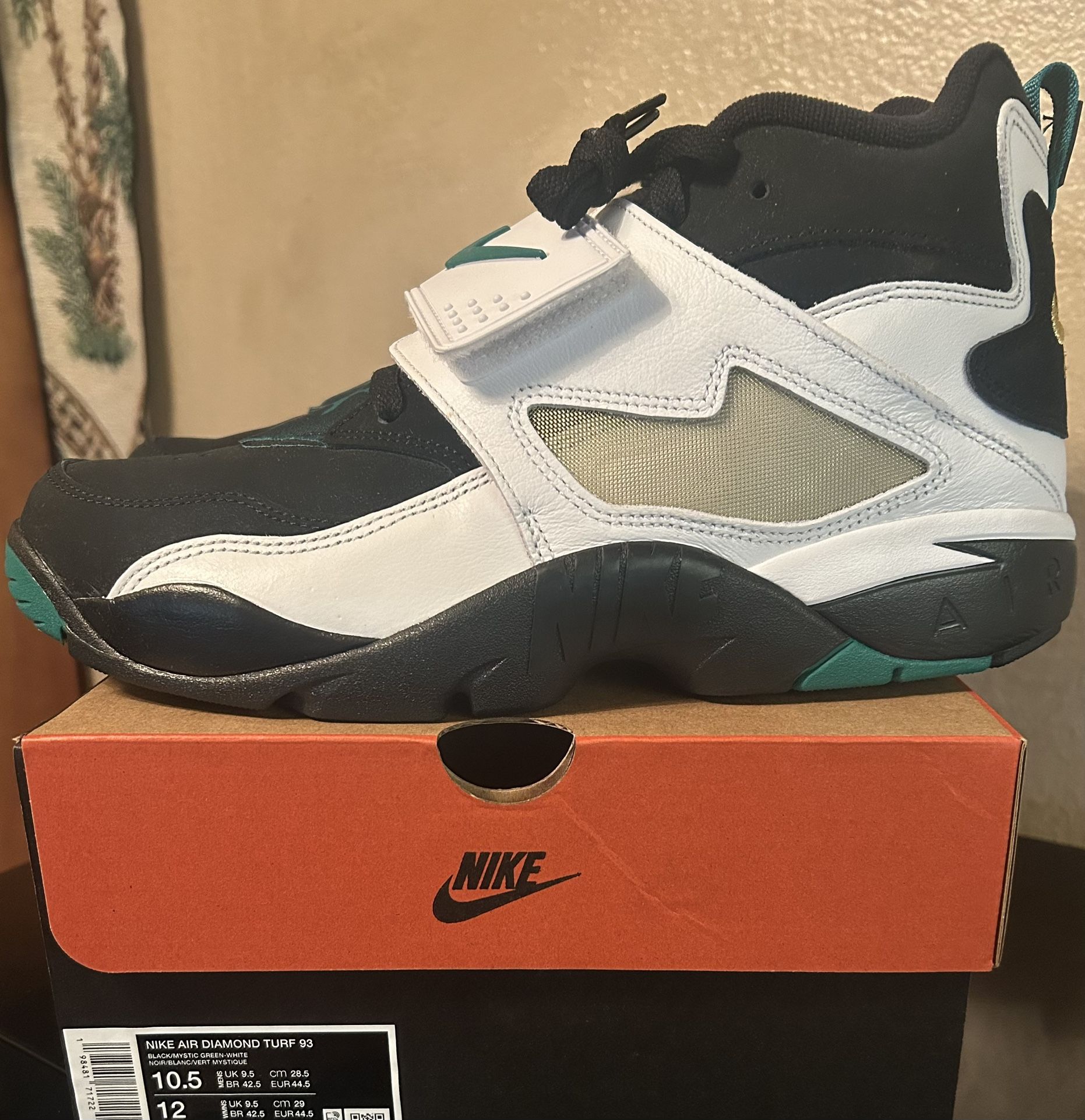 Nike Air Diamond Turf. ( Deion Sanders)