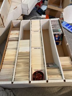 Mixed sports lot with almost full row of 1989 hoops basketball. Many stars