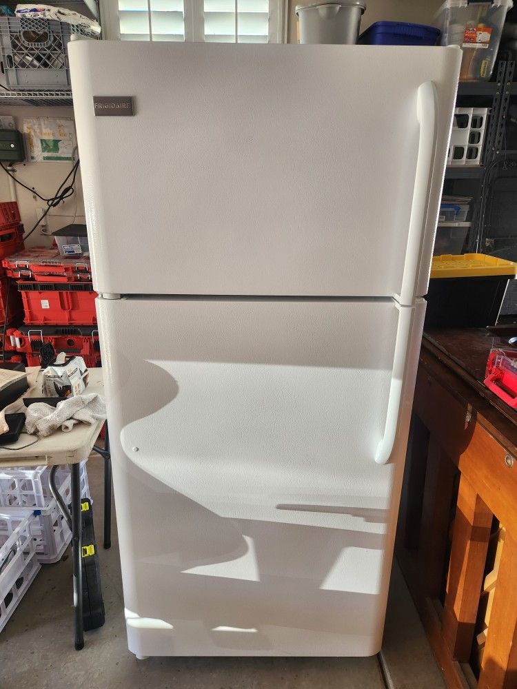 Frigidaire 18 Cu. Ft. Fridge