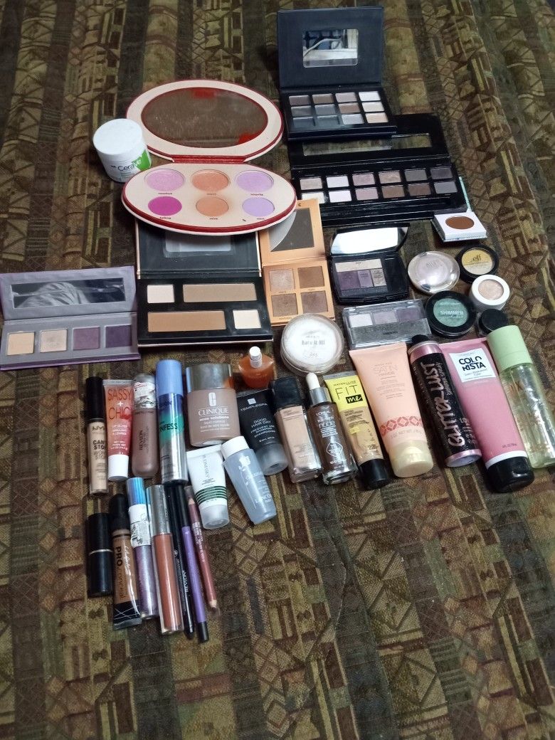 Makeup Bundle Large (38 PCs) $35 Firm P/U 48 TH ST ROOSEVELT PHX 
