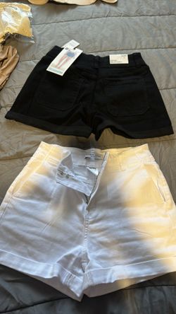 Shorts small