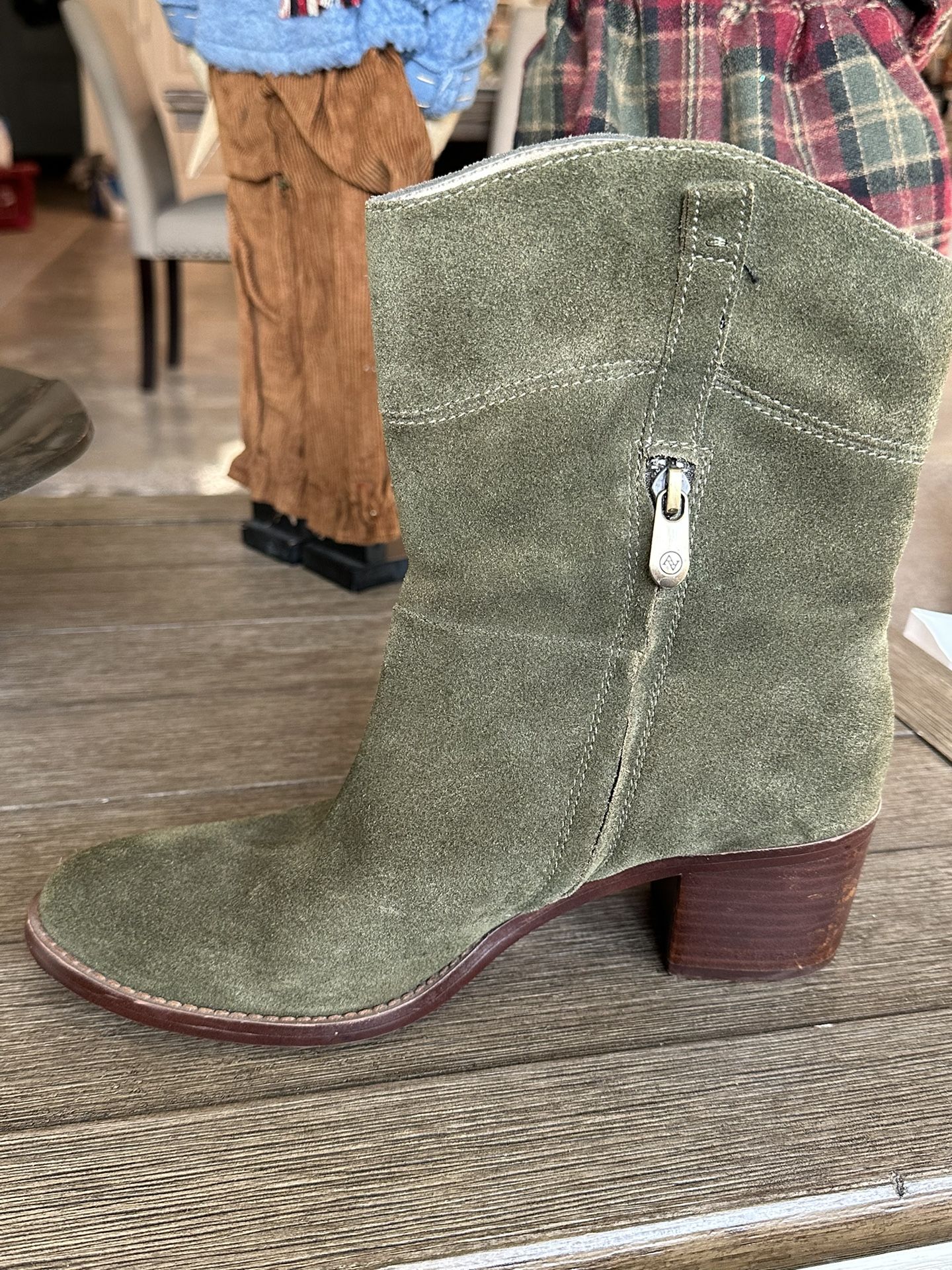 adrienne vittadini boots