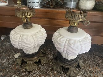 Vintage Ruffle Milk Glass Lamp