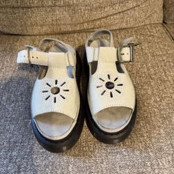 Dr Martens Flower Dunnet Sandals in Suede Green