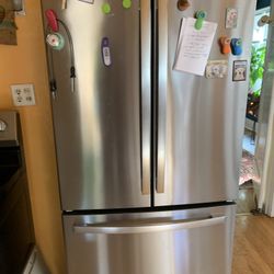 Refrigerator/freezer GE 27 cubic Ft. One Year Old 