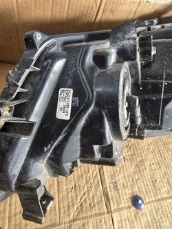 2011 2013 honda odyssey Passenger oem headlight