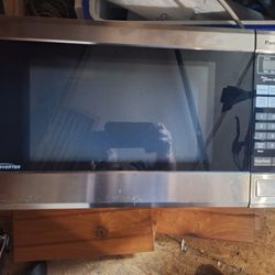 PANASONIC INVERTER 1200W MICROWAVE OVEN.