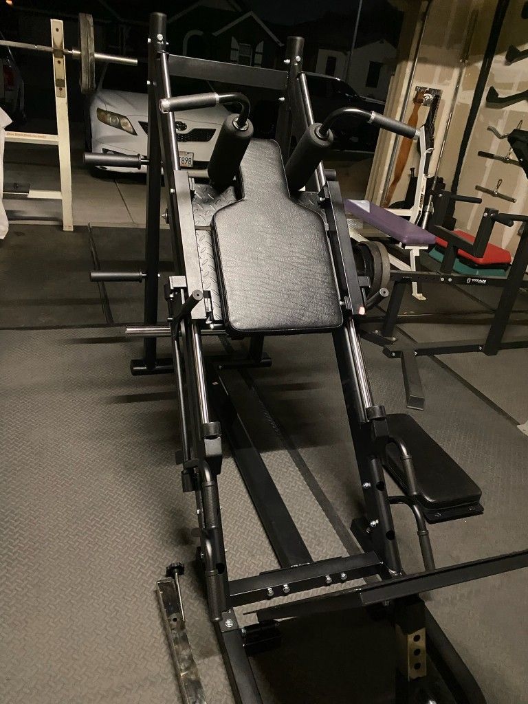 Leg Press/Hack Squat Combo Machine New in Box