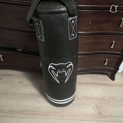 Venum Classic 70 lb Heavy Punching Bag Kit - Boxing & MMA Training - Black/White - 48" 
