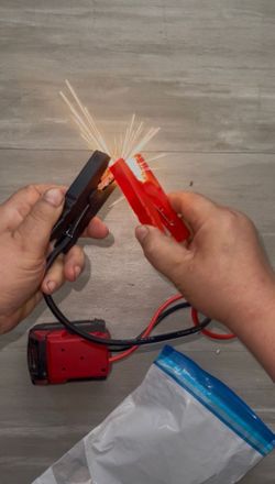 Milwaukee Adapter to Charge Battery 💥💥💥💥💪💪💪💪$25