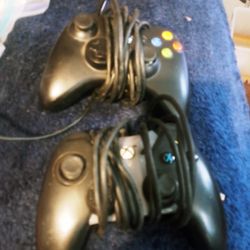 2 Xbox Controllers