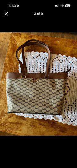  AUTHENTIC Micheal Kors Jet-set Bag-NEW without Tags 