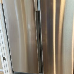 Insignia Refrigerator 