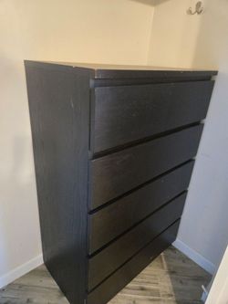 Black 5-Drawer Dresser / Chest of Drawers - Good Condition!
