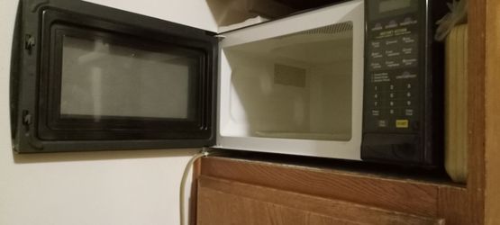 Sharp Carousel Black Microwave Oven