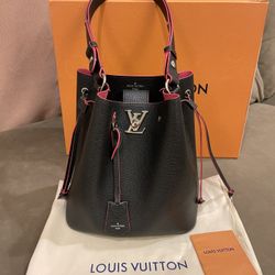 Louis Vuitton Lockme Bucket 