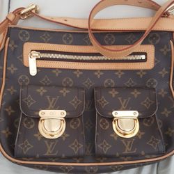 Medium Louis VUITTON Shoulder/Cross Body Bag