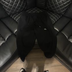 black Alo joggers, small