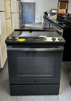 GE Electric Stove 30 wide like new 1216 Hartford Turnpike Vernon CT 