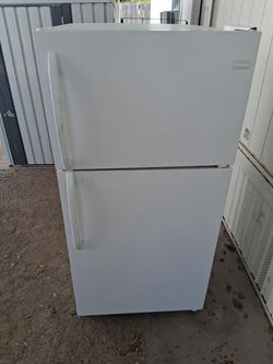 Fridgaire Refrigerator/Freezer Works Must Pick up
