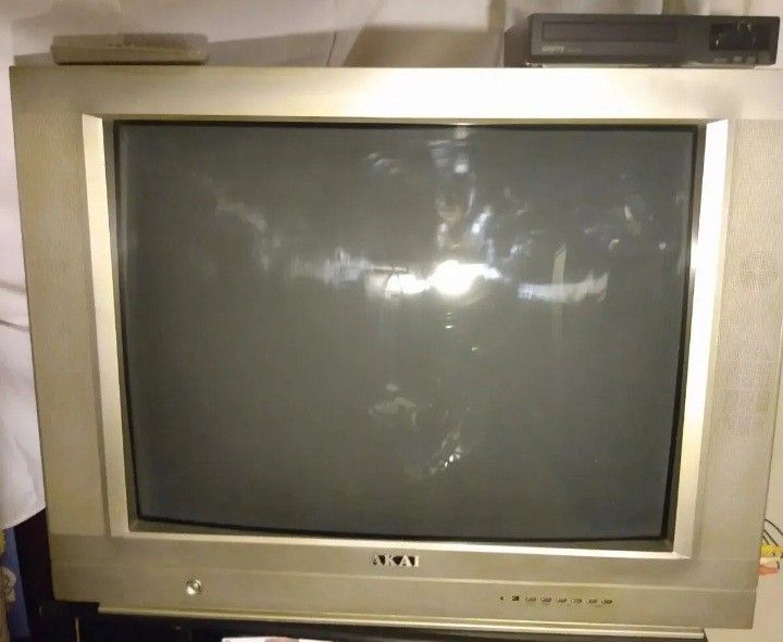 AKAI 32” CRT Retro Gaming TV Component Inputs With Remote Control