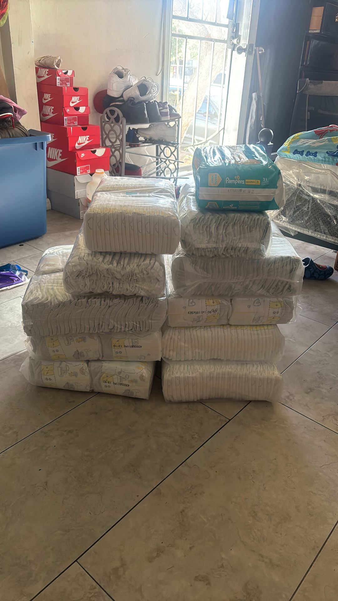 Newborn pamper Diapers