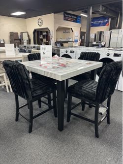 Dining Table Set. 🚚WE DELIVER🚚