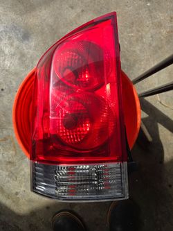 05 Nissan Armada Tail Light