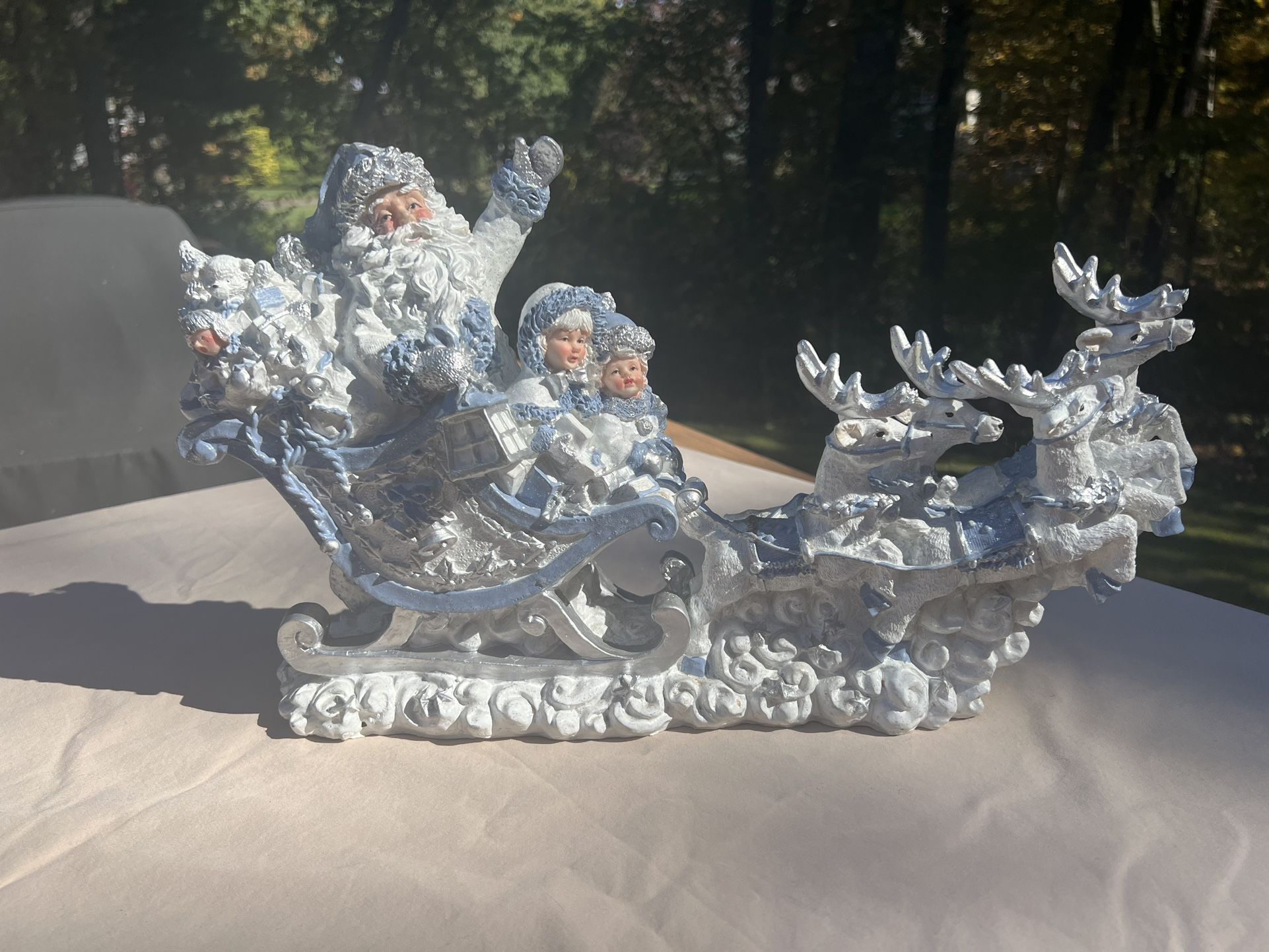LINCOLNSHIRE Vintage Christmas Santa Sleigh With Reindeers/Children/Presents And Snow Accents Blue/White