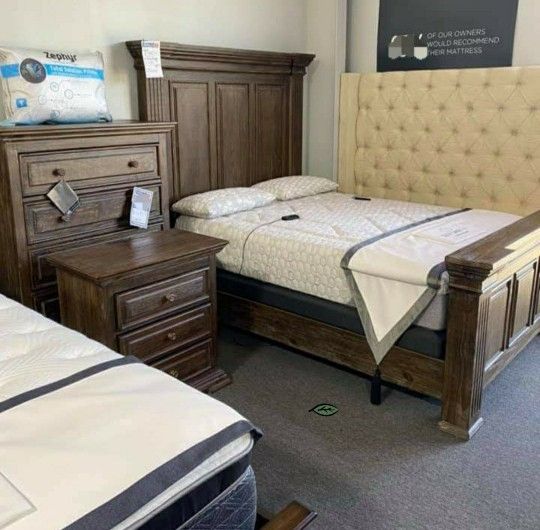 Wyndahl Rustic Brown Panel Bedroom Set🛏️4 Piece Price !!!(QB/D/M/N)💒
