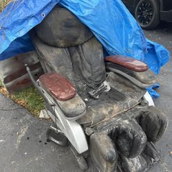 Massage Chair , Original Price 7000$, Not Best Condition, Free 