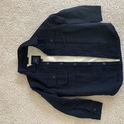 Gap winter coat for boys, size small, black in color